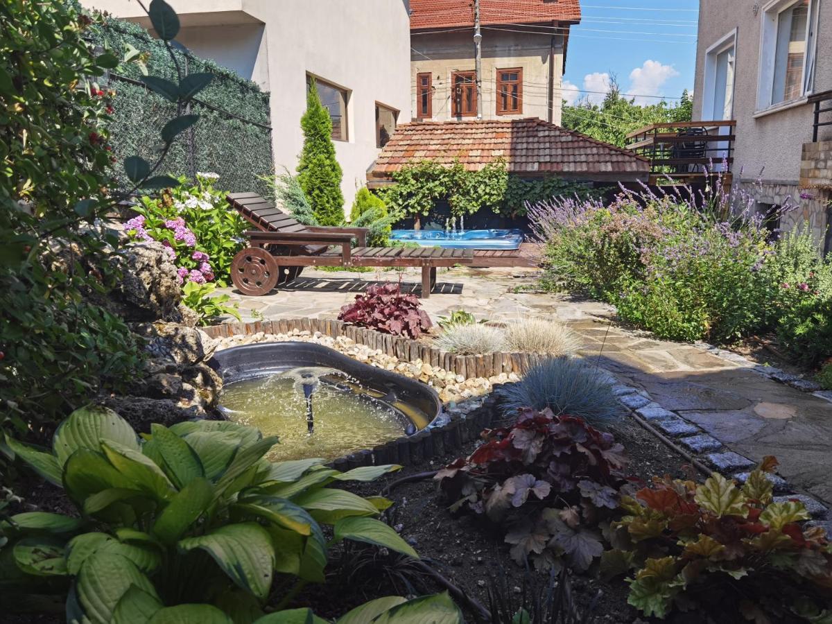 Mira Guest House Dobrinishte Exterior foto
